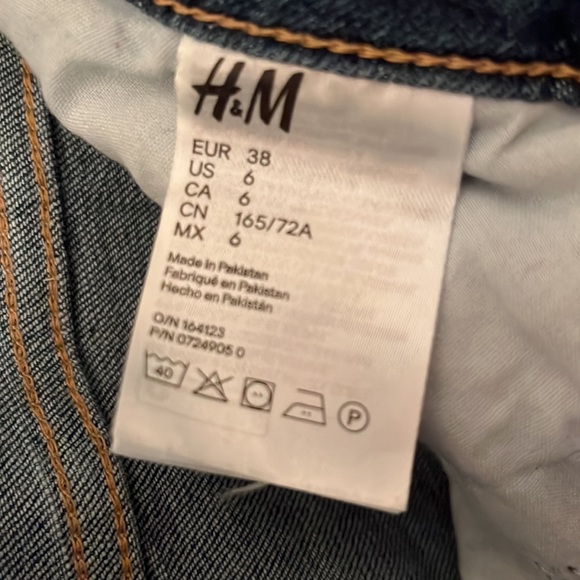 H&M Girlfriend Fit Denim Jeans - Picture 5 of 5